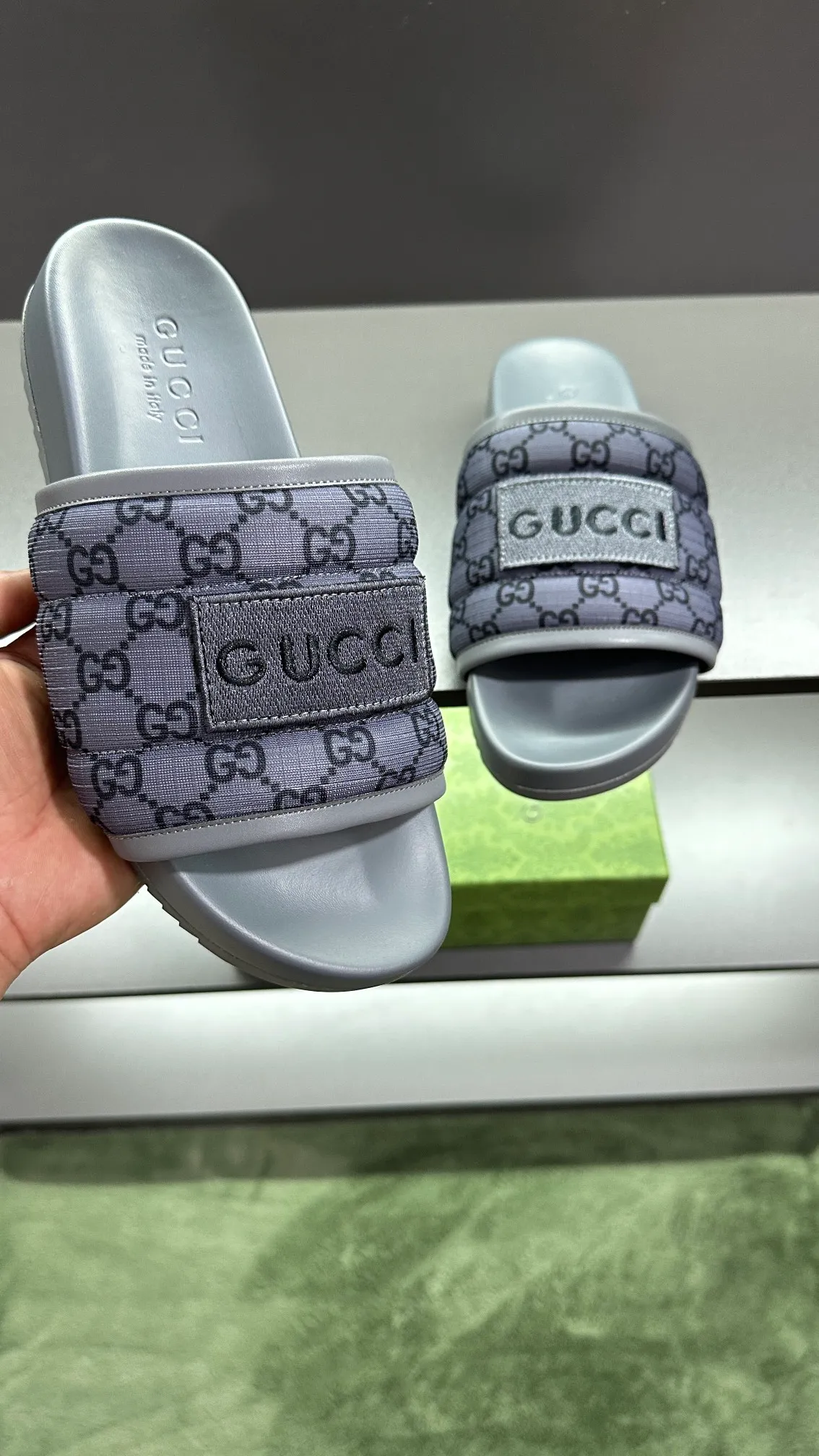 [G Family Couple Style] P: 300💰Female size 36~40 Men's size 39~45, (46. Custom-made Unisex GG slippers This slipper is made of GG polyester fiber and is decorated with a Gucci label on the front, adding a striking logo feel to the style. Beige GG recycled polyester fiber Unisex leather trim "Gucci Made in Italy" embroidered label Rubber sole Flat Made in Italy